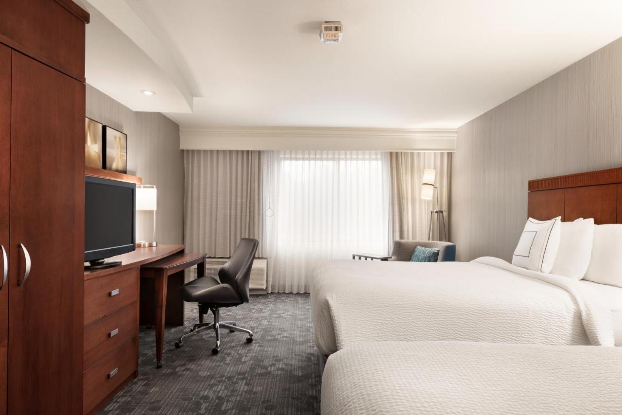 Courtyard By Marriott Potomac Mills Woodbridge Hotel Екстериор снимка