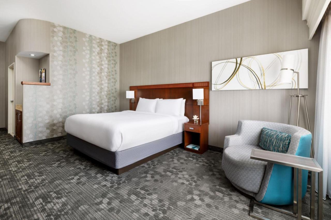 Courtyard By Marriott Potomac Mills Woodbridge Hotel Екстериор снимка