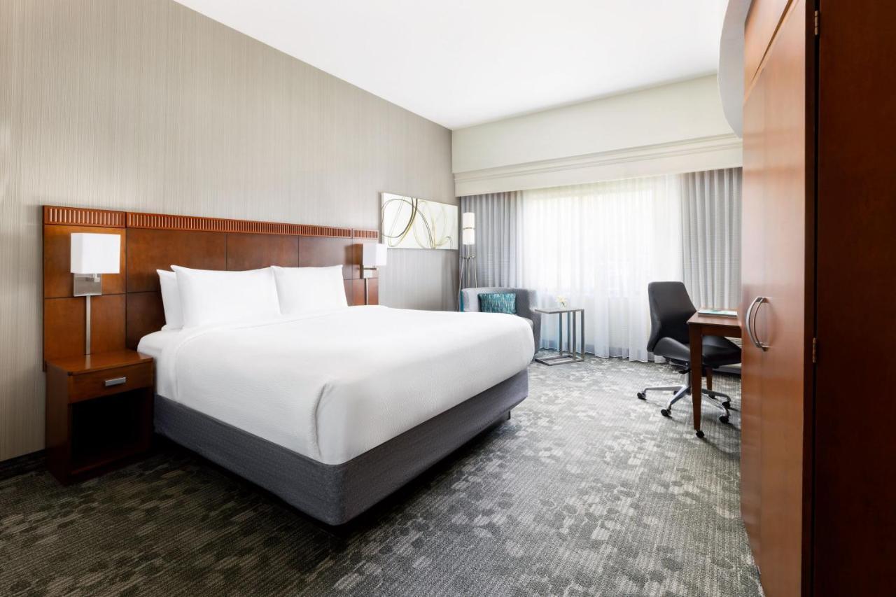 Courtyard By Marriott Potomac Mills Woodbridge Hotel Екстериор снимка