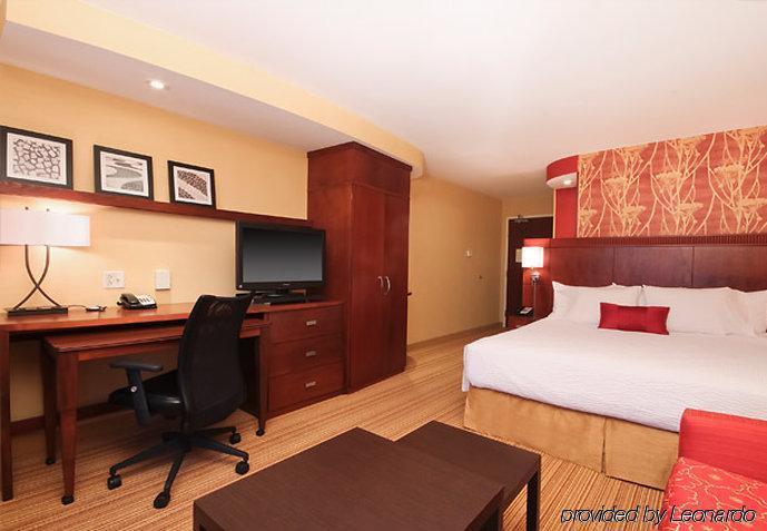 Courtyard By Marriott Potomac Mills Woodbridge Hotel Стая снимка