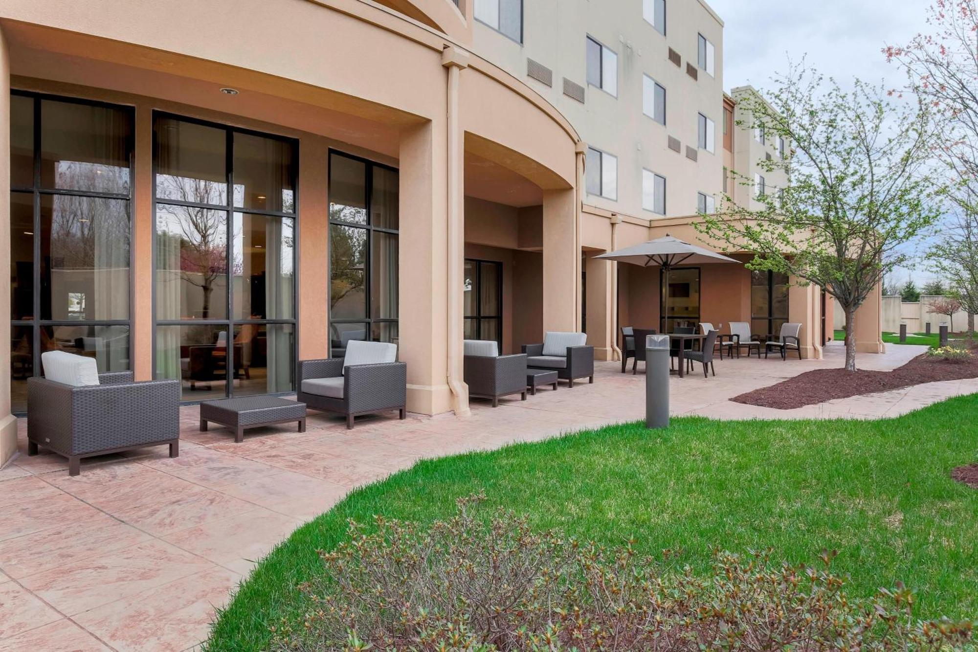 Courtyard By Marriott Potomac Mills Woodbridge Hotel Екстериор снимка