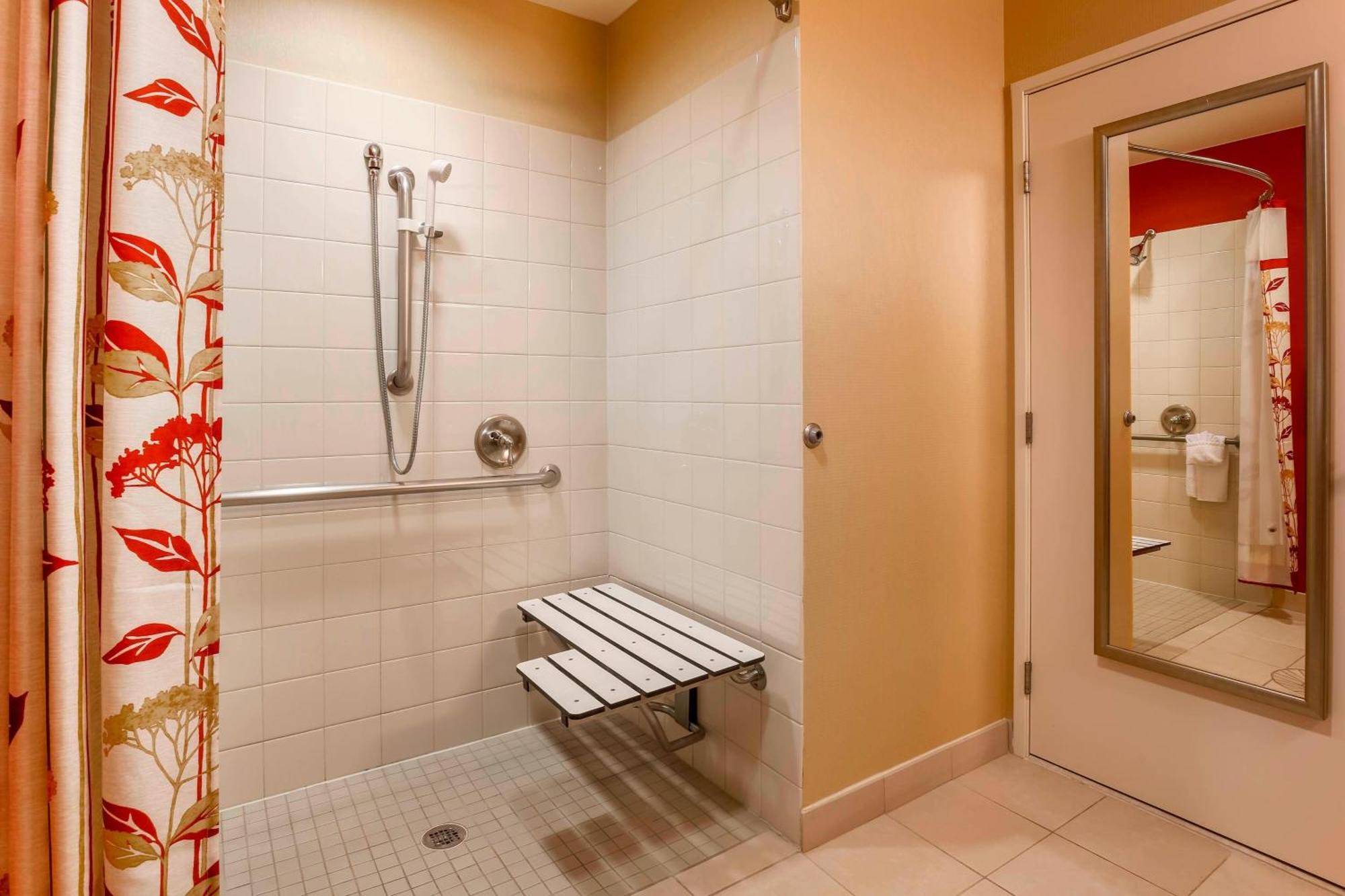 Courtyard By Marriott Potomac Mills Woodbridge Hotel Екстериор снимка