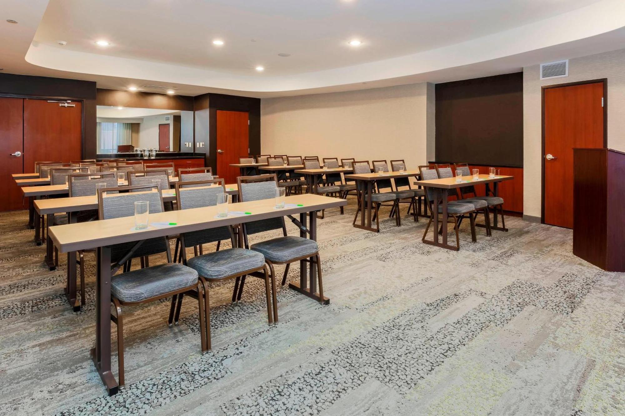 Courtyard By Marriott Potomac Mills Woodbridge Hotel Екстериор снимка