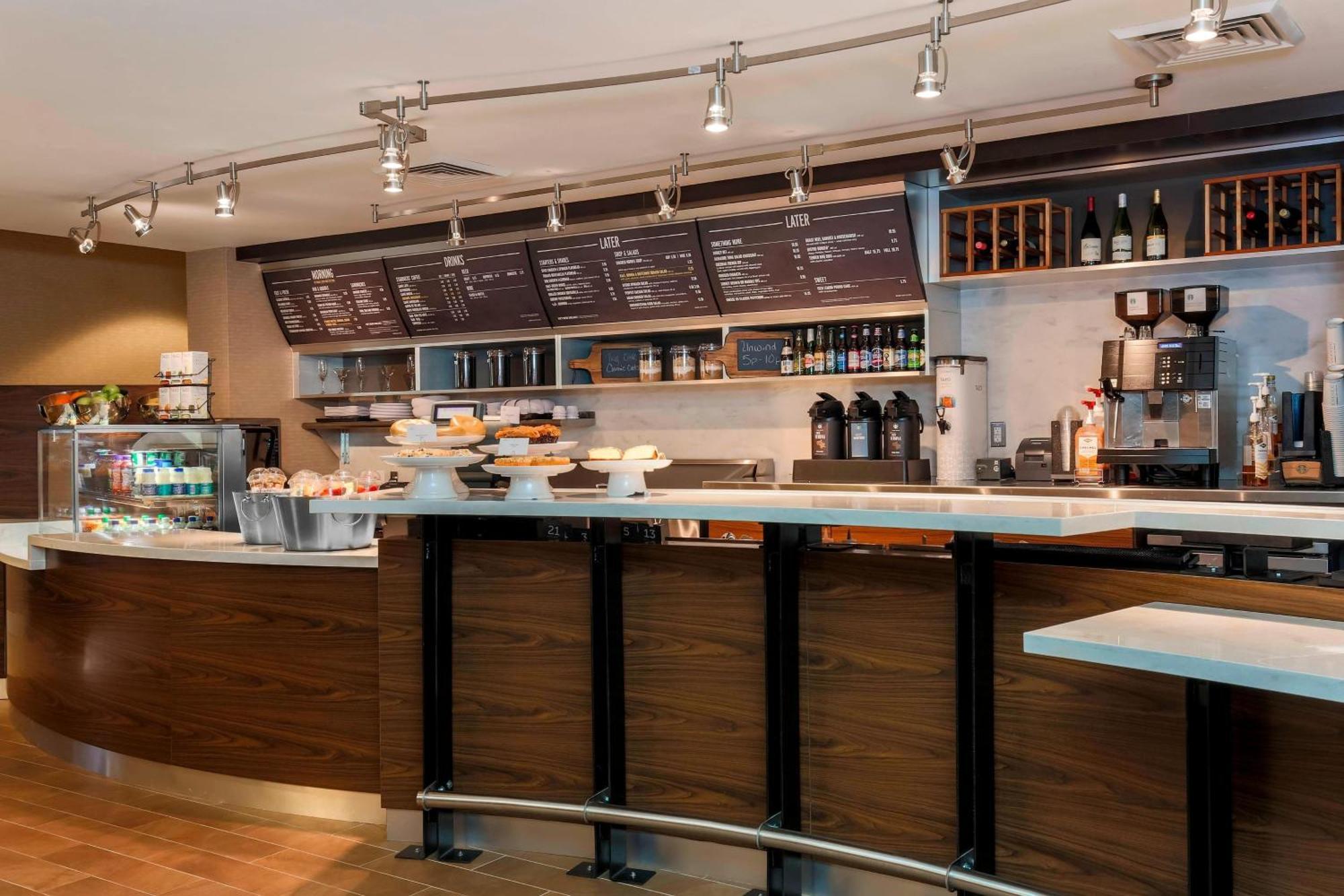 Courtyard By Marriott Potomac Mills Woodbridge Hotel Екстериор снимка