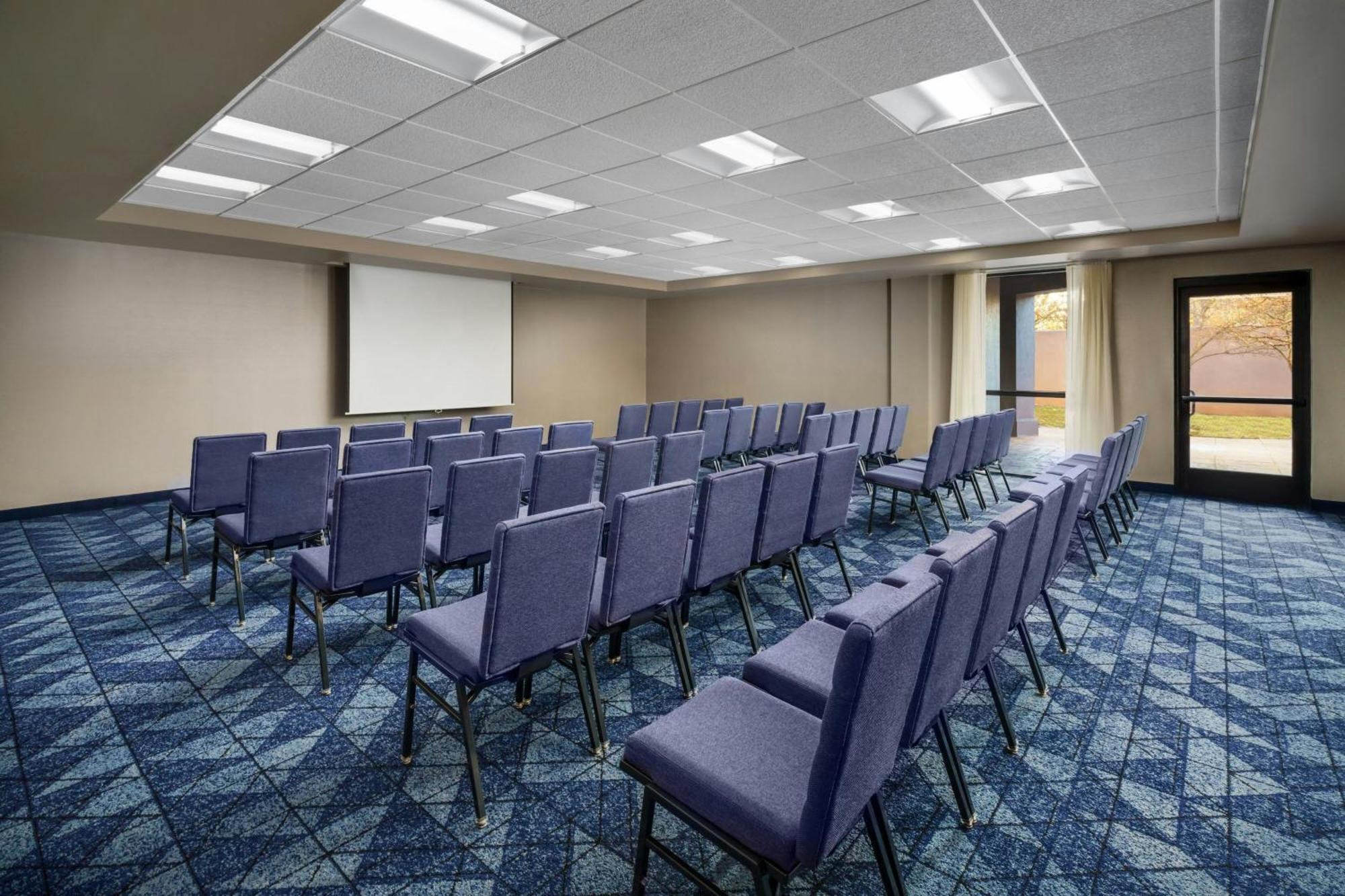 Courtyard By Marriott Potomac Mills Woodbridge Hotel Екстериор снимка