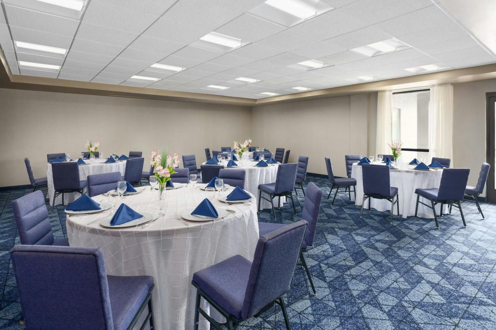 Courtyard By Marriott Potomac Mills Woodbridge Hotel Екстериор снимка