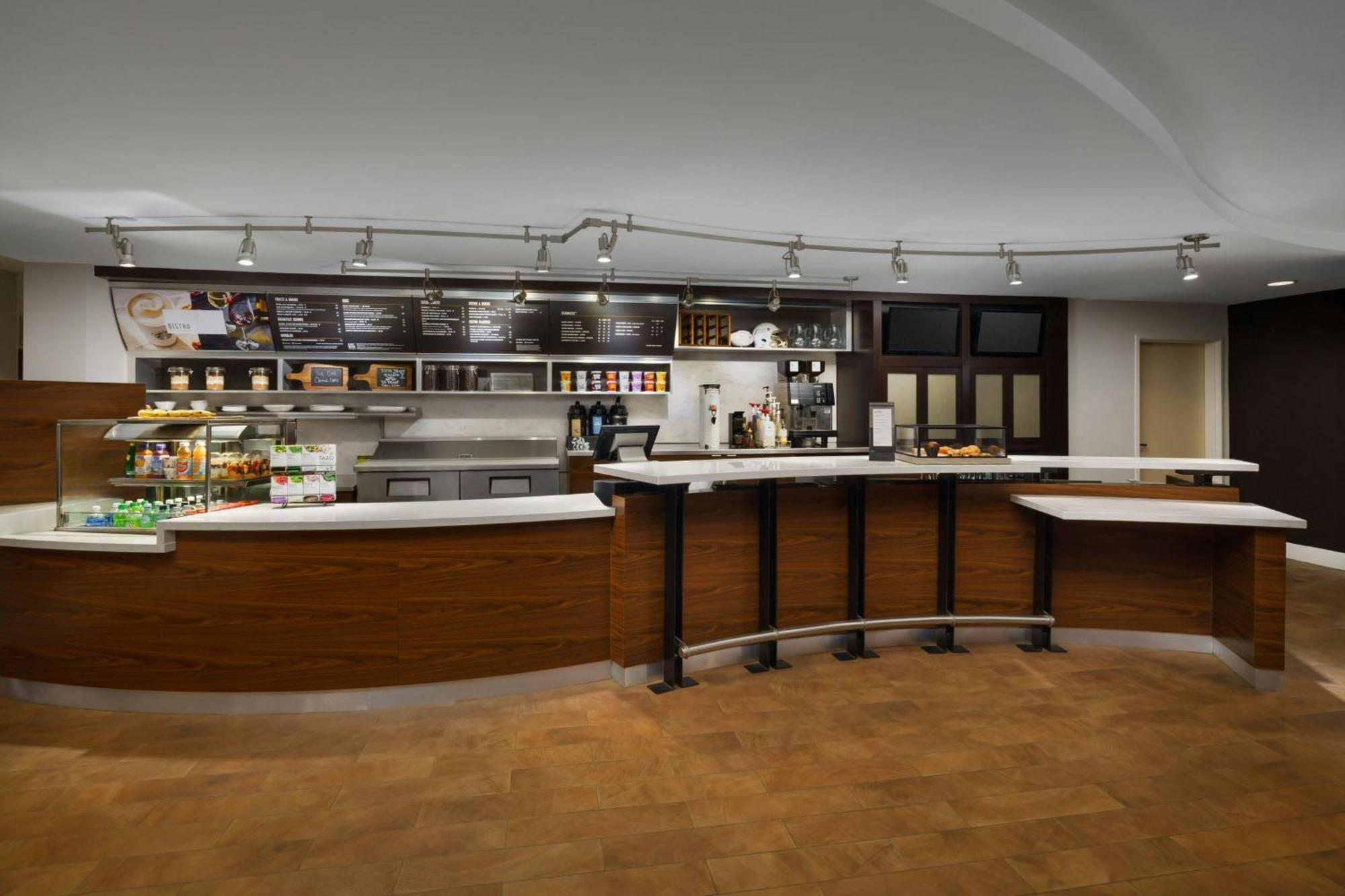 Courtyard By Marriott Potomac Mills Woodbridge Hotel Екстериор снимка