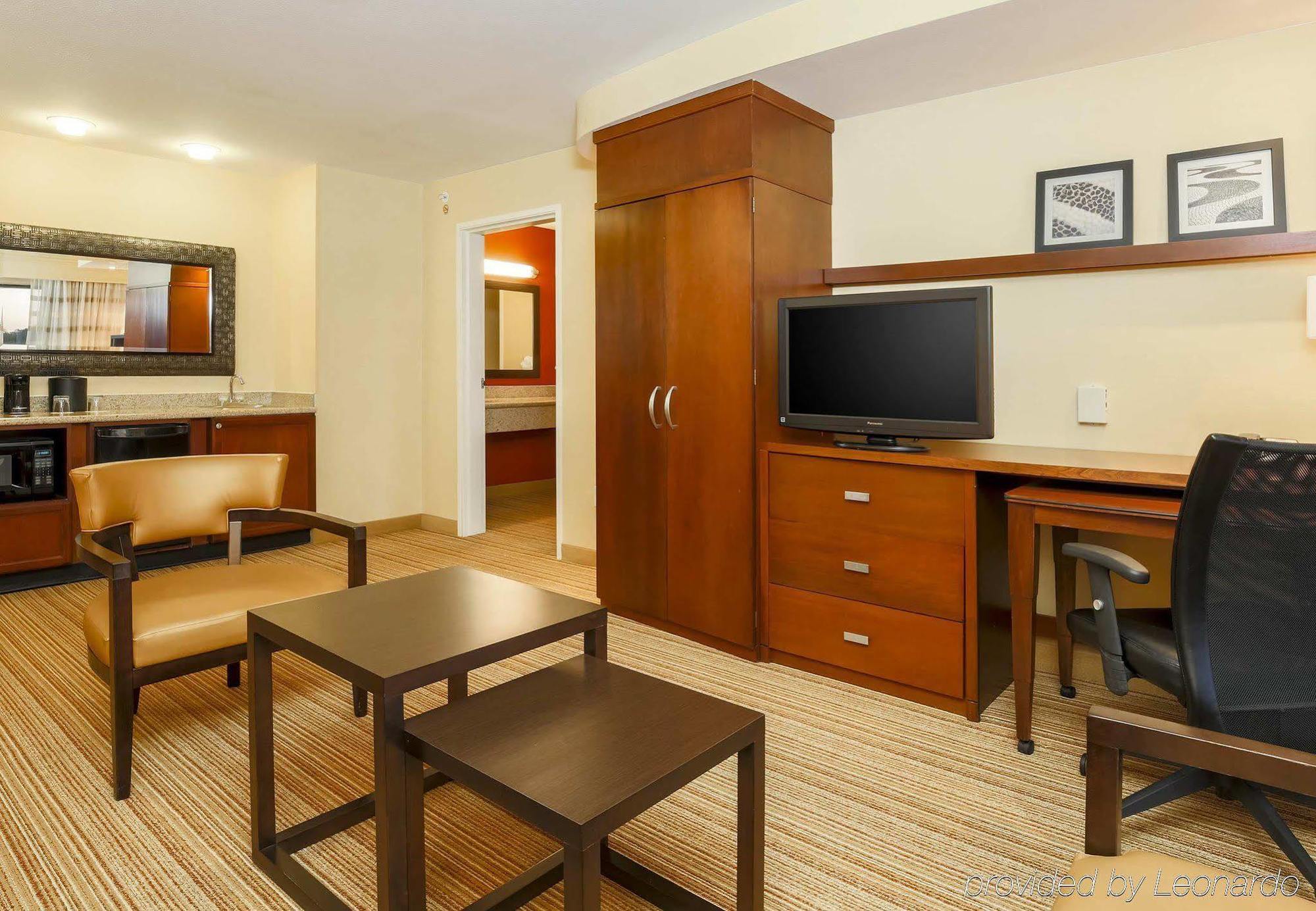 Courtyard By Marriott Potomac Mills Woodbridge Hotel Екстериор снимка