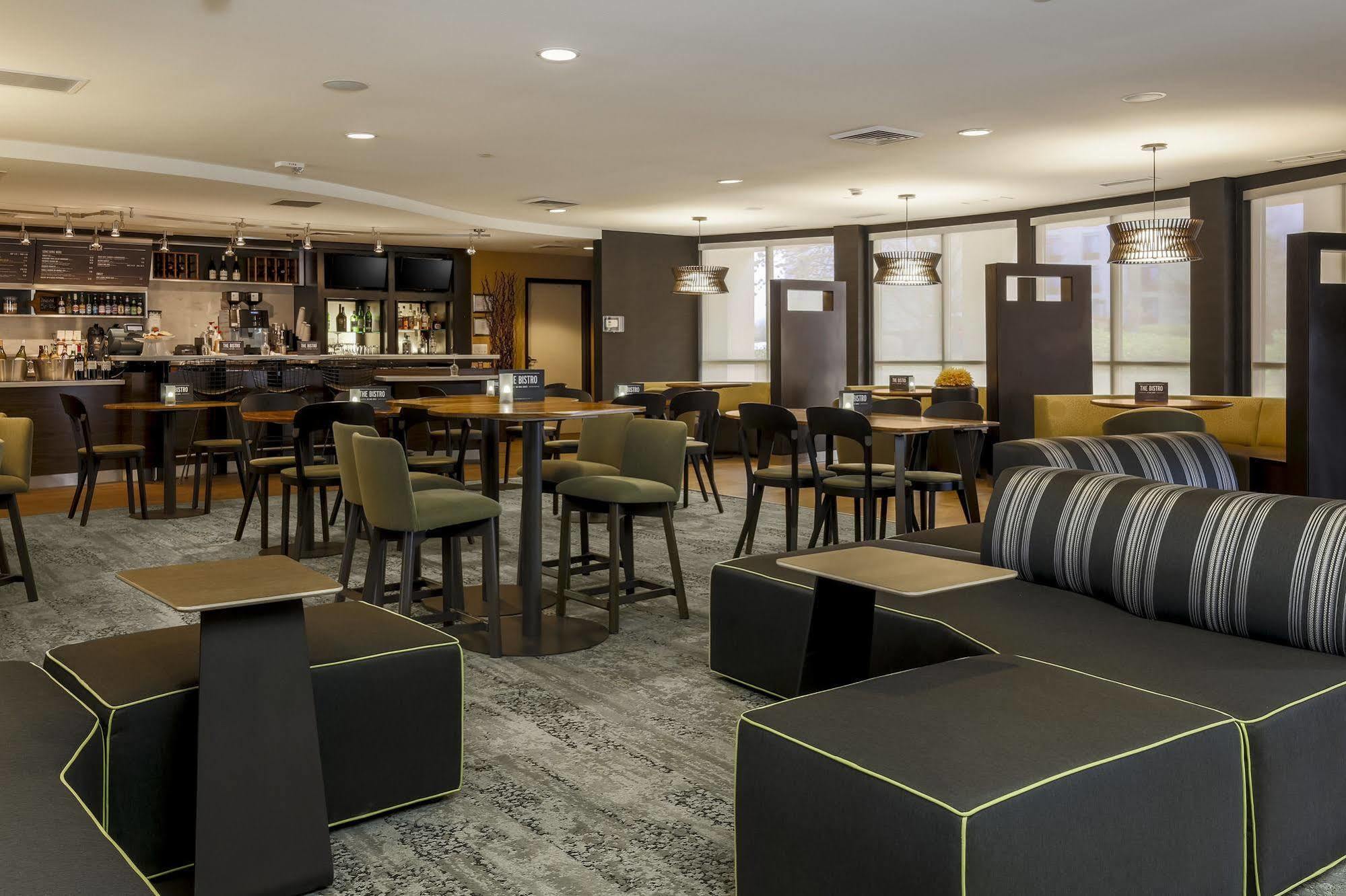 Courtyard By Marriott Potomac Mills Woodbridge Hotel Екстериор снимка